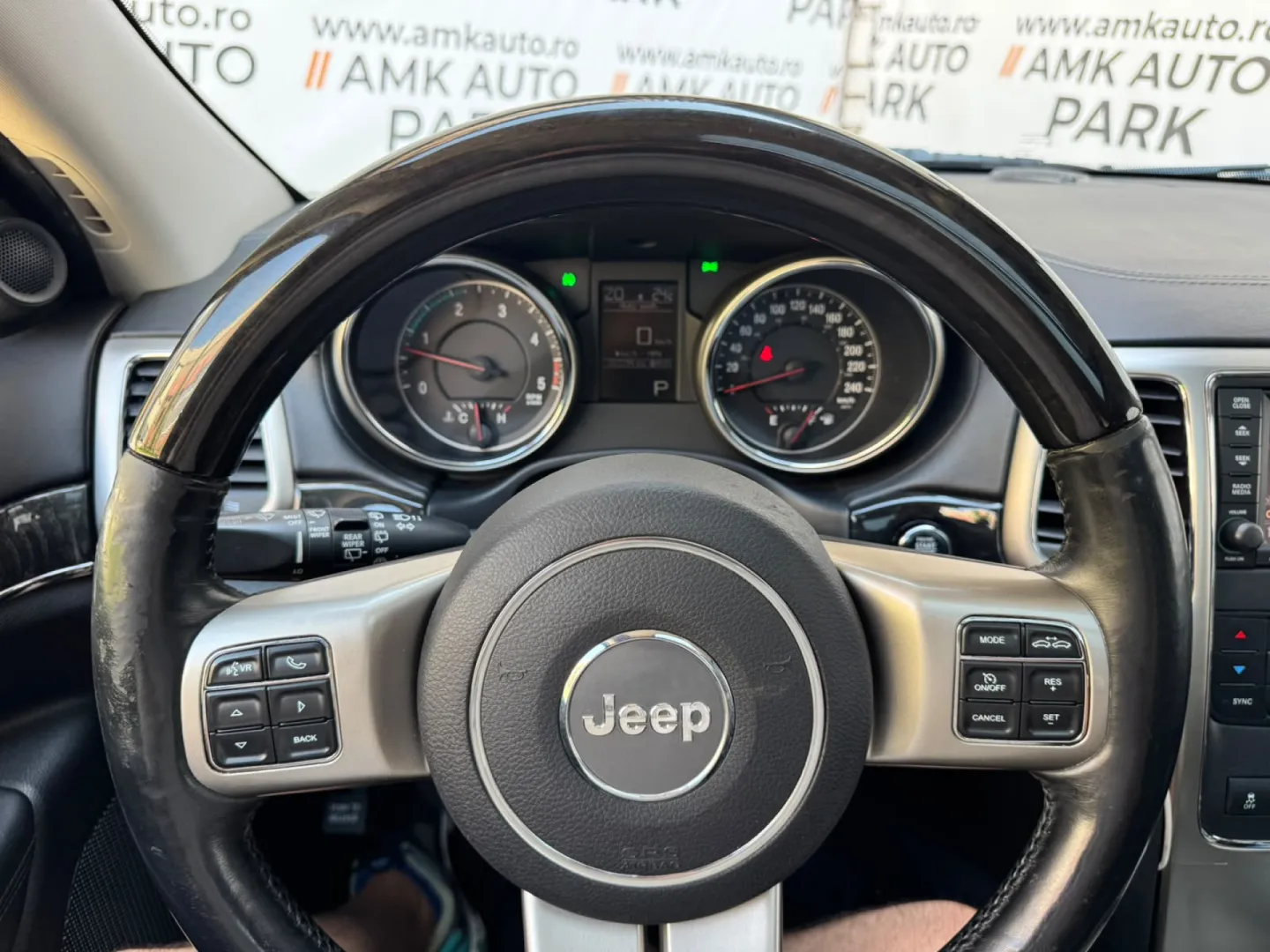 Cumpara/ Vinde online Jeep Grand Cherokee 2012 SH, la cel mai bun pret pentru tine!
