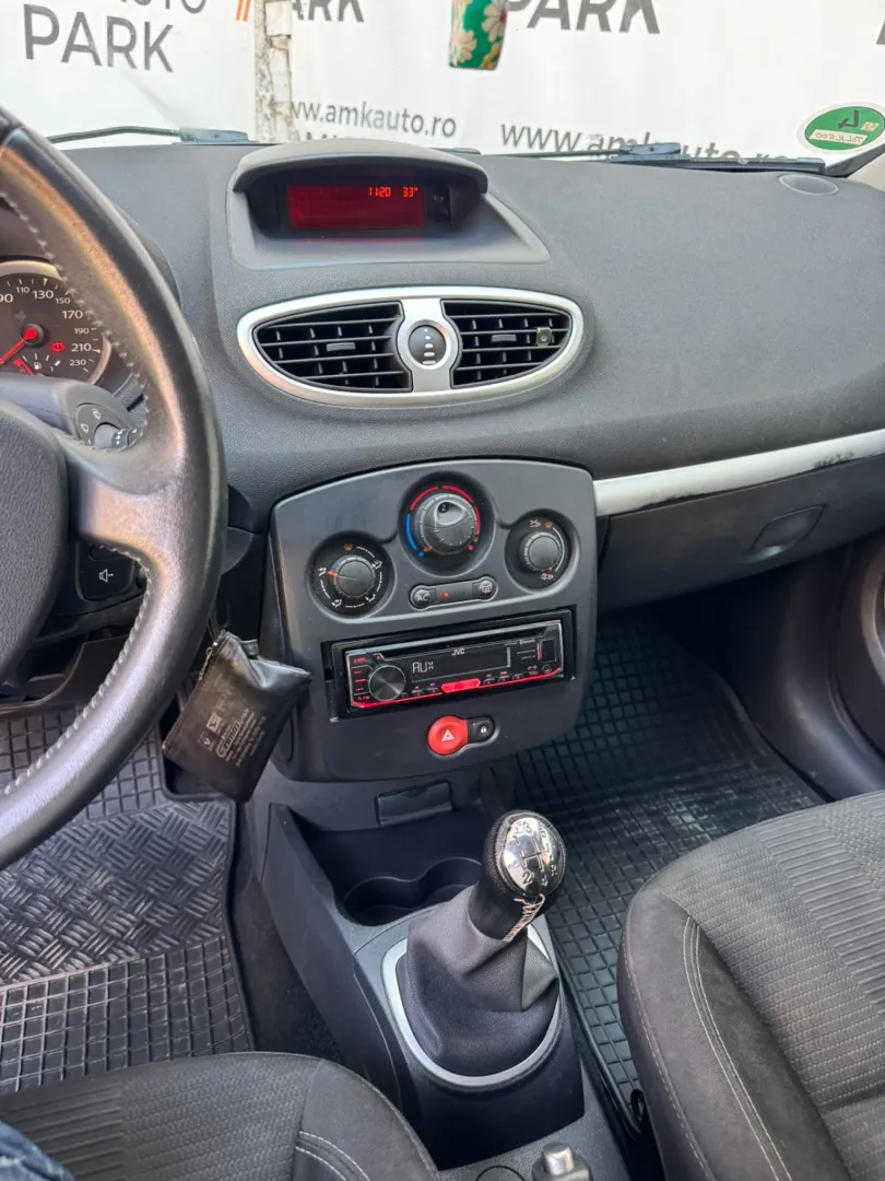 Cumpara/ Vinde online Renault  Clio 2009 SH, la cel mai bun pret pentru tine!