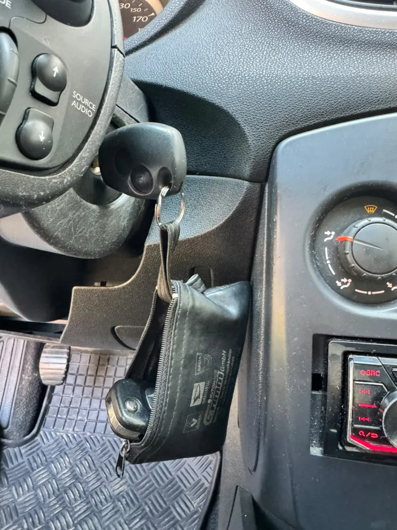 Cumpara/ Vinde online Renault  Clio 2009 SH, la cel mai bun pret pentru tine!