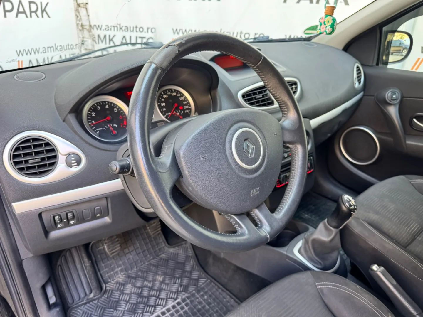 Cumpara/ Vinde online Renault  Clio 2009 SH, la cel mai bun pret pentru tine!