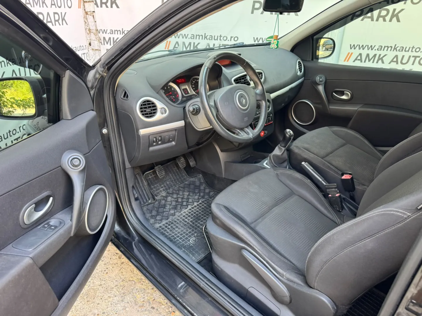 Cumpara/ Vinde online Renault  Clio 2009 SH, la cel mai bun pret pentru tine!
