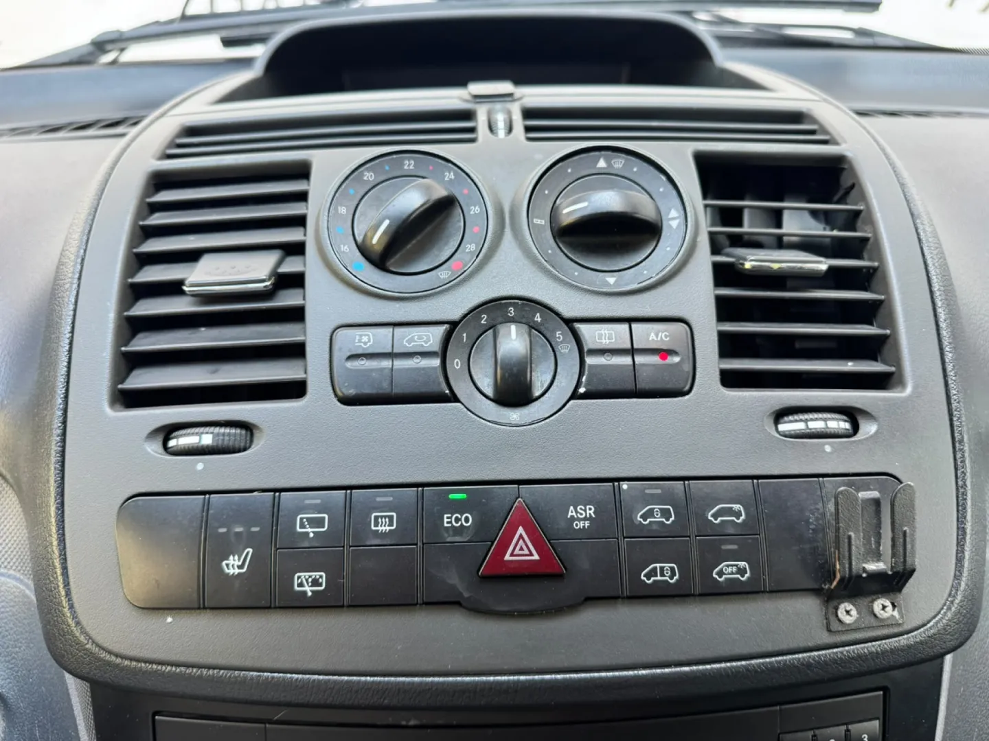 Cumpara/ Vinde online Mercedes-Benz Vito 2014 SH, la cel mai bun pret pentru tine!