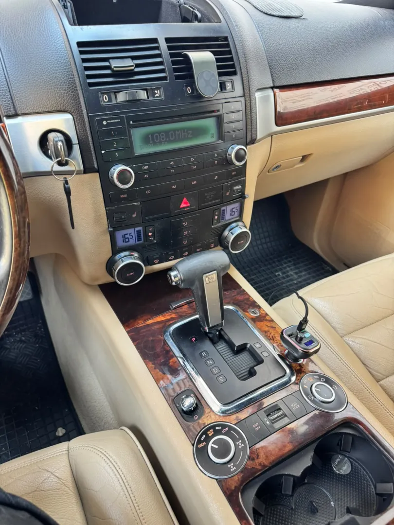 Cumpara/ Vinde online Volkswagen Touareg 2006 SH, la cel mai bun pret pentru tine!