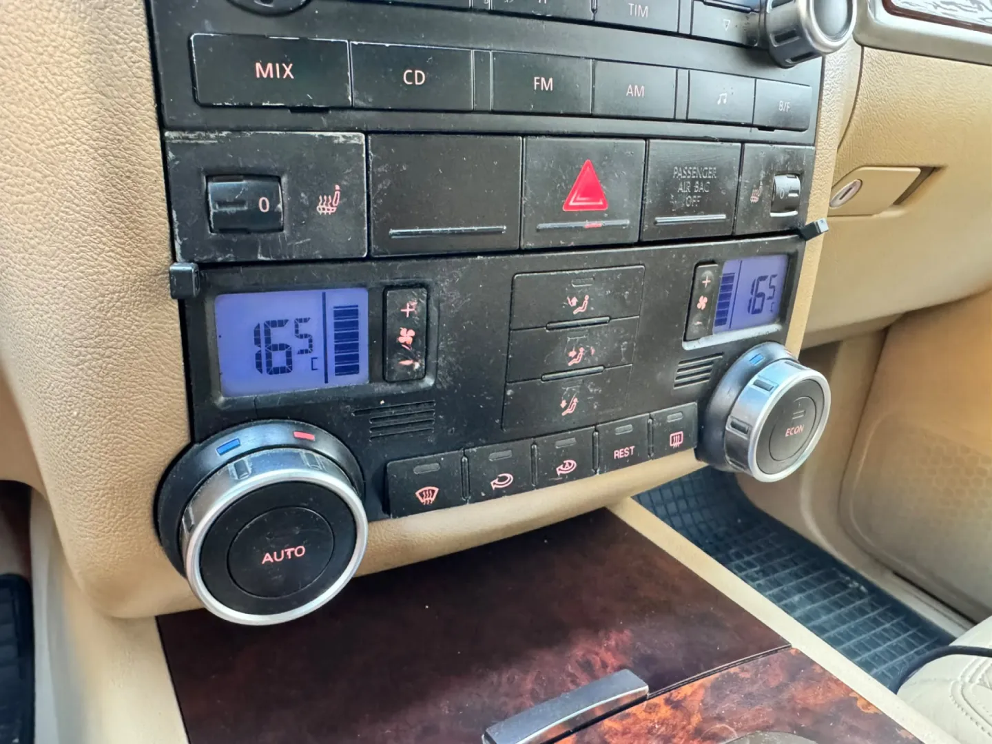 Cumpara/ Vinde online Volkswagen Touareg 2006 SH, la cel mai bun pret pentru tine!
