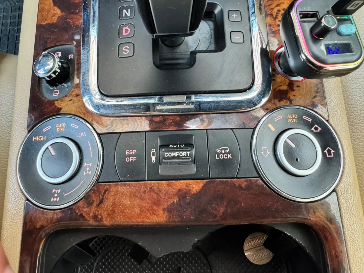 Cumpara/ Vinde online Volkswagen Touareg 2006 SH, la cel mai bun pret pentru tine!