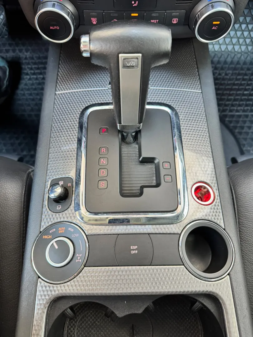 Cumpara/ Vinde online Volkswagen Touareg 2007 SH, la cel mai bun pret pentru tine!