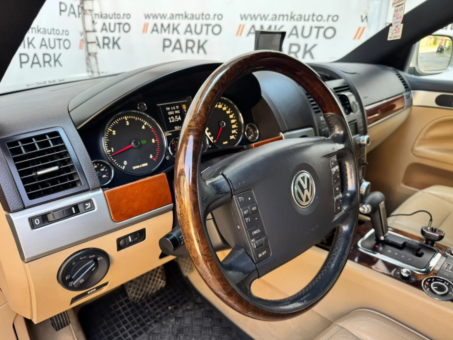 Cumpara/ Vinde online Volkswagen Touareg 2006 SH, la cel mai bun pret pentru tine!