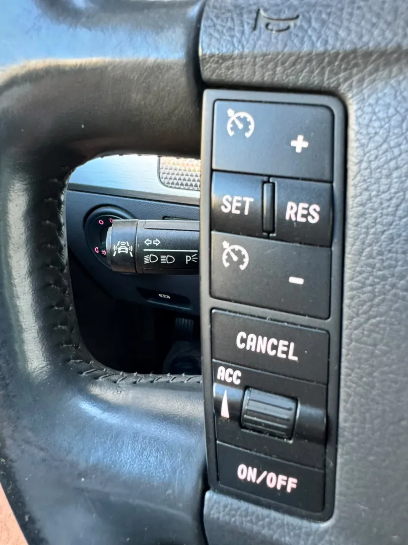 Cumpara/ Vinde online Volkswagen Touareg 2007 SH, la cel mai bun pret pentru tine!