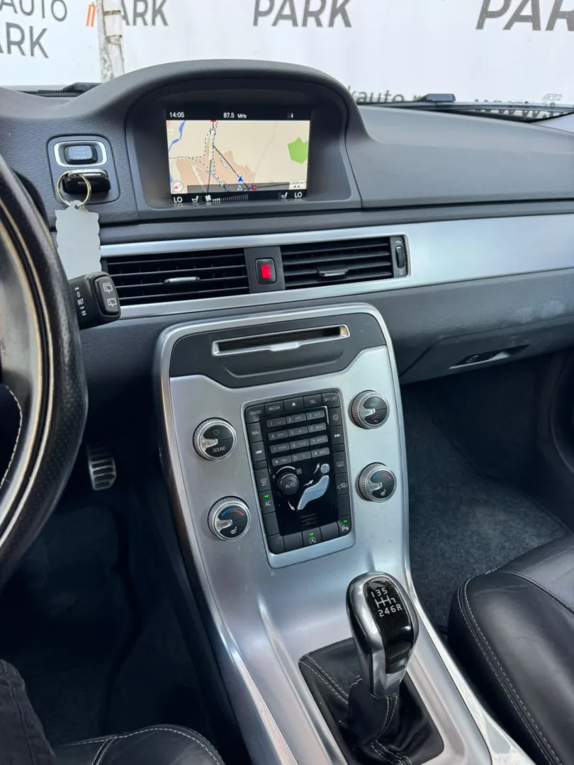 Cumpara/ Vinde online Volvo V70 2015 SH, la cel mai bun pret pentru tine!