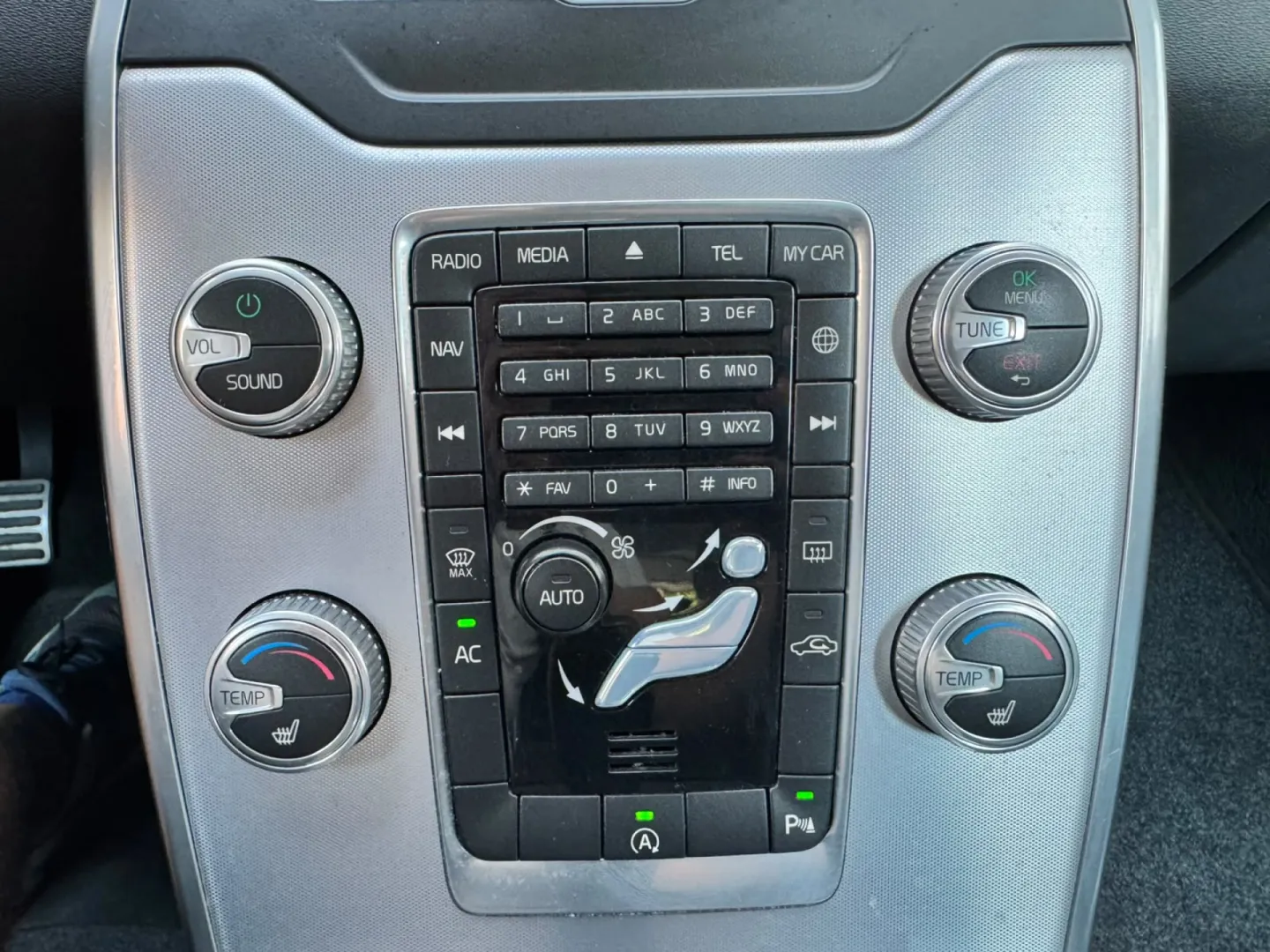 Cumpara/ Vinde online Volvo V70 2015 SH, la cel mai bun pret pentru tine!
