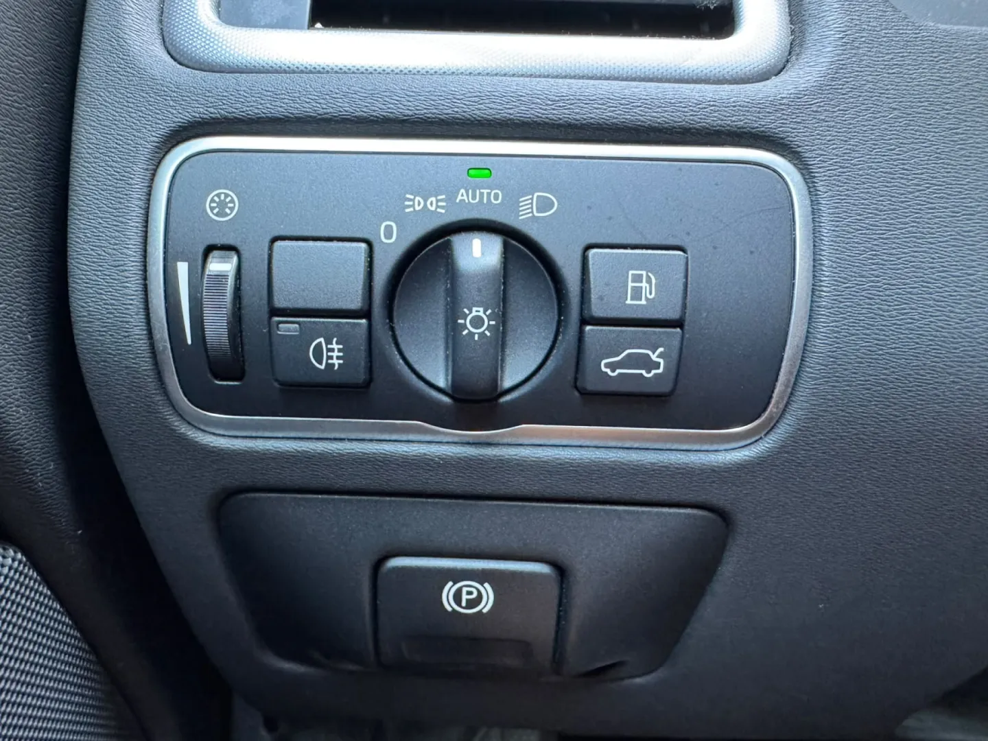 Cumpara/ Vinde online Volvo V70 2015 SH, la cel mai bun pret pentru tine!