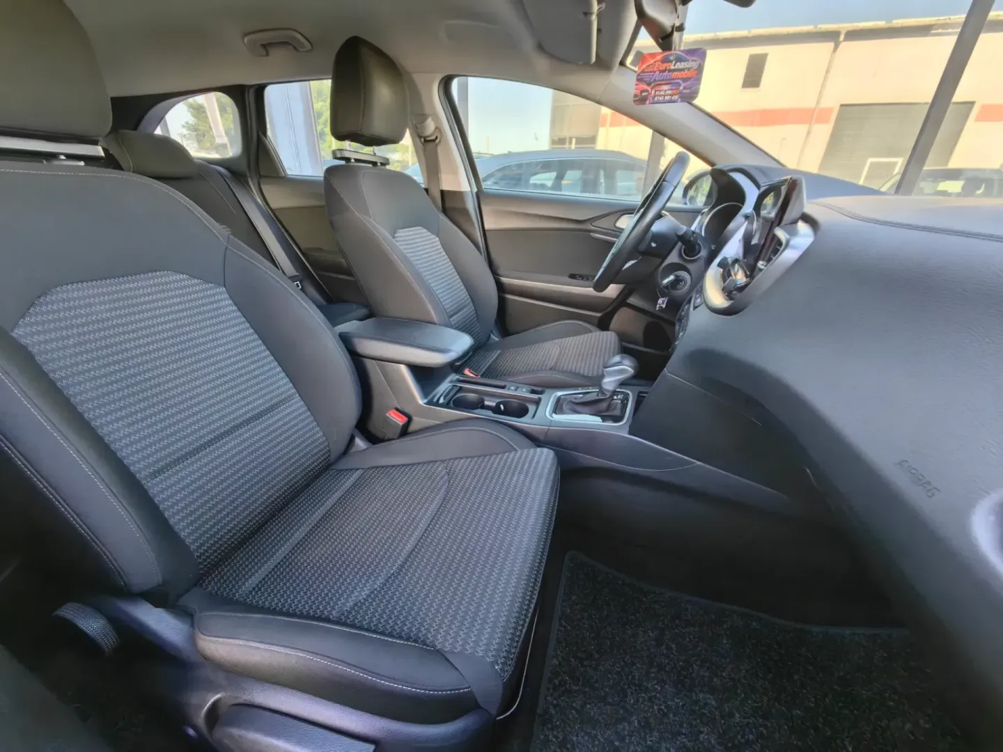 Cumpara/ Vinde online Kia Ceed 2024 SH, la cel mai bun pret pentru tine!