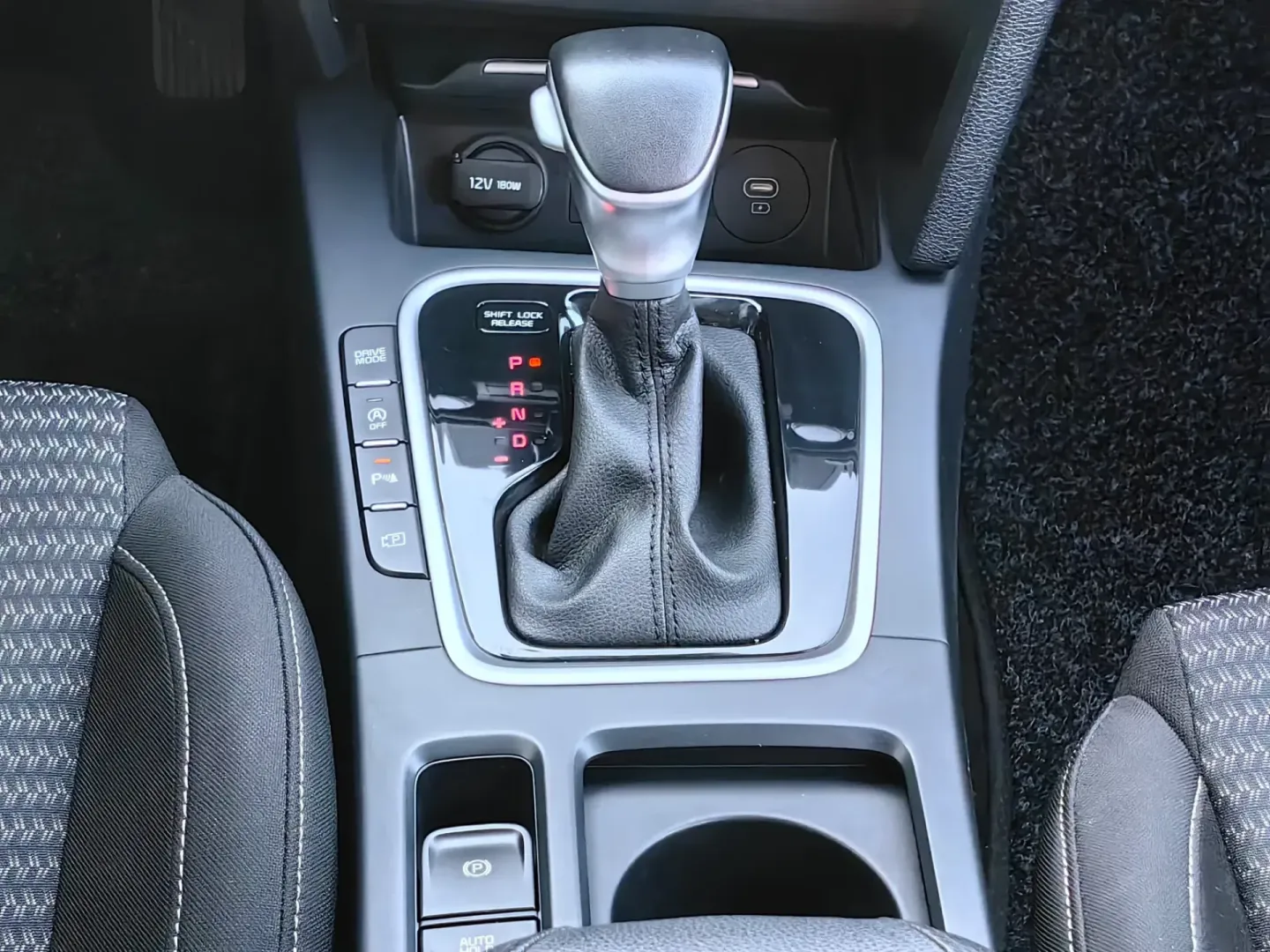 Cumpara/ Vinde online Kia Ceed 2024 SH, la cel mai bun pret pentru tine!