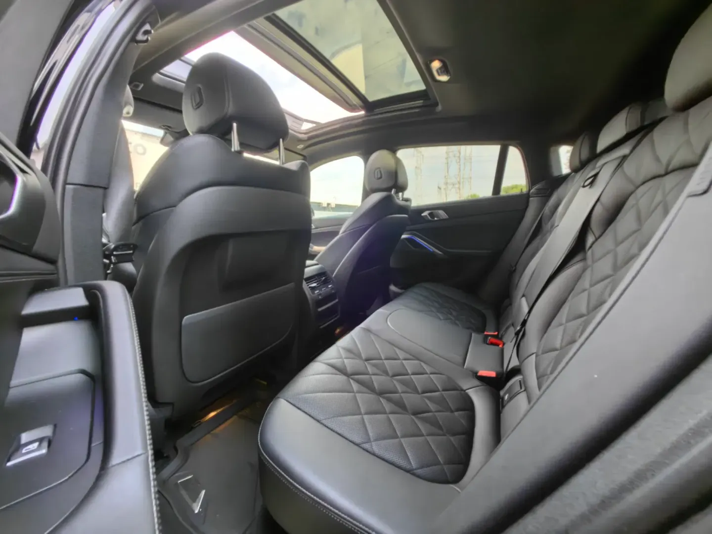 Cumpara/ Vinde online BMW X6 2023 SH, la cel mai bun pret pentru tine!