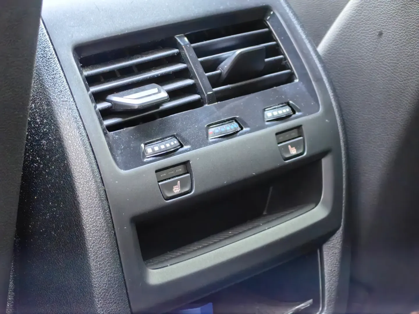 Cumpara/ Vinde online BMW X6 2023 SH, la cel mai bun pret pentru tine!