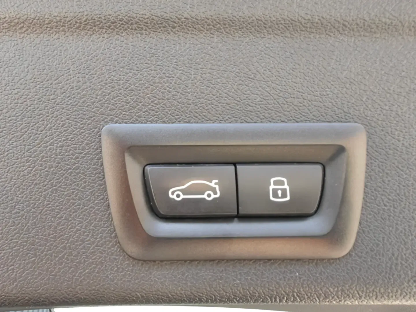 Cumpara/ Vinde online BMW X6 2023 SH, la cel mai bun pret pentru tine!