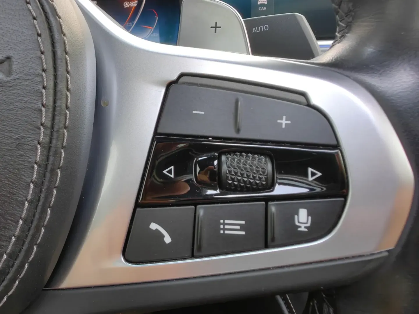 Cumpara/ Vinde online BMW X6 2023 SH, la cel mai bun pret pentru tine!