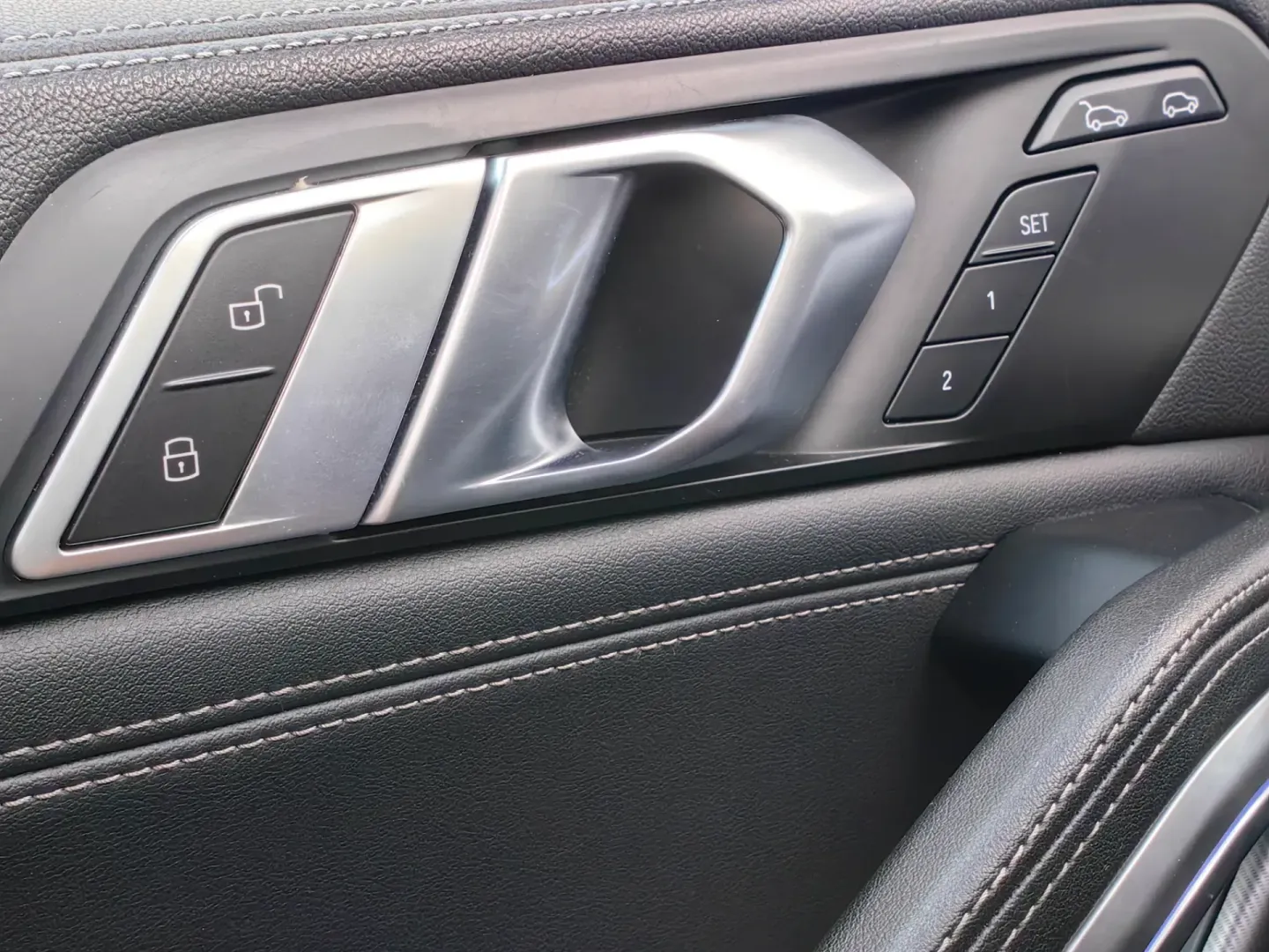 Cumpara/ Vinde online BMW X6 2023 SH, la cel mai bun pret pentru tine!