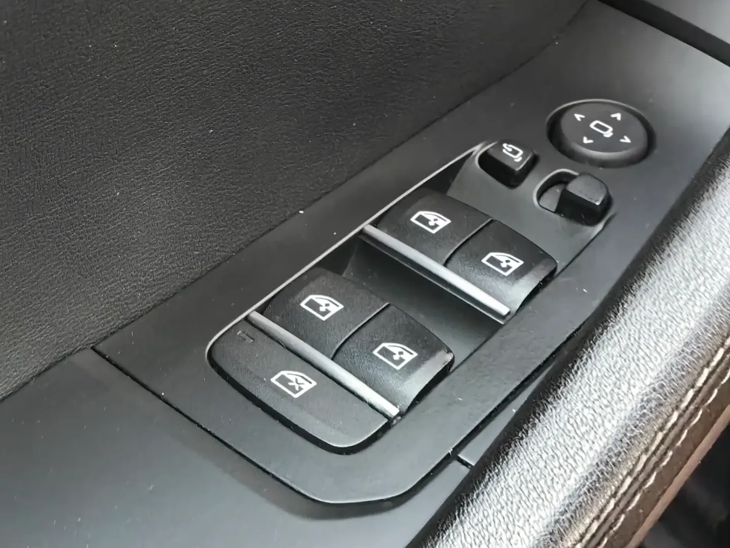 Cumpara/ Vinde online BMW X6 2023 SH, la cel mai bun pret pentru tine!