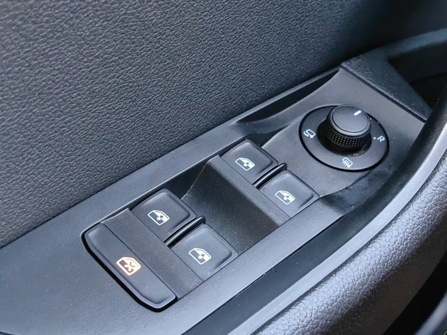Cumpara/ Vinde online Skoda Superb 2023 SH, la cel mai bun pret pentru tine!