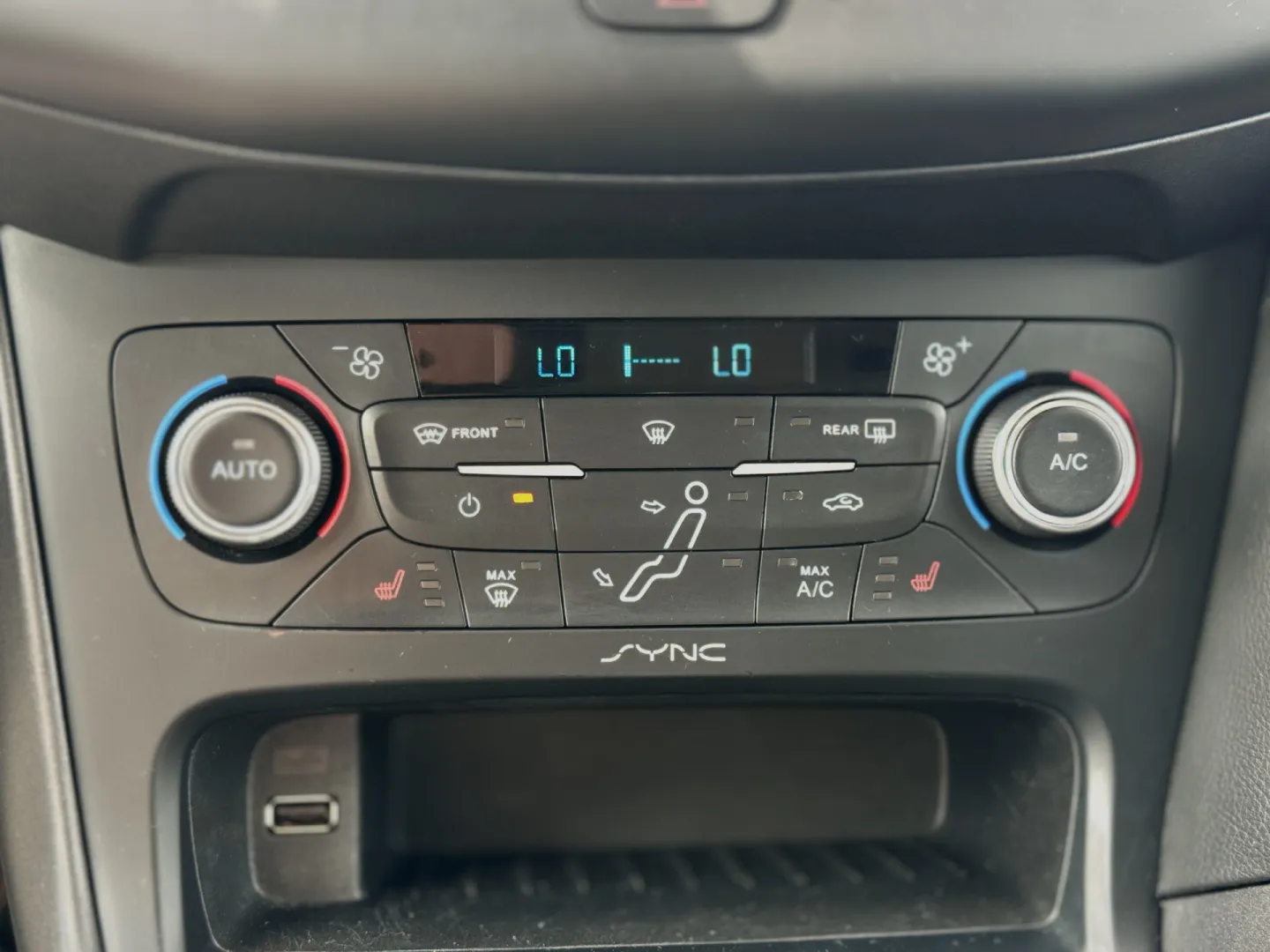 Cumpara/ Vinde online Ford Focus 2015 SH, la cel mai bun pret pentru tine!
