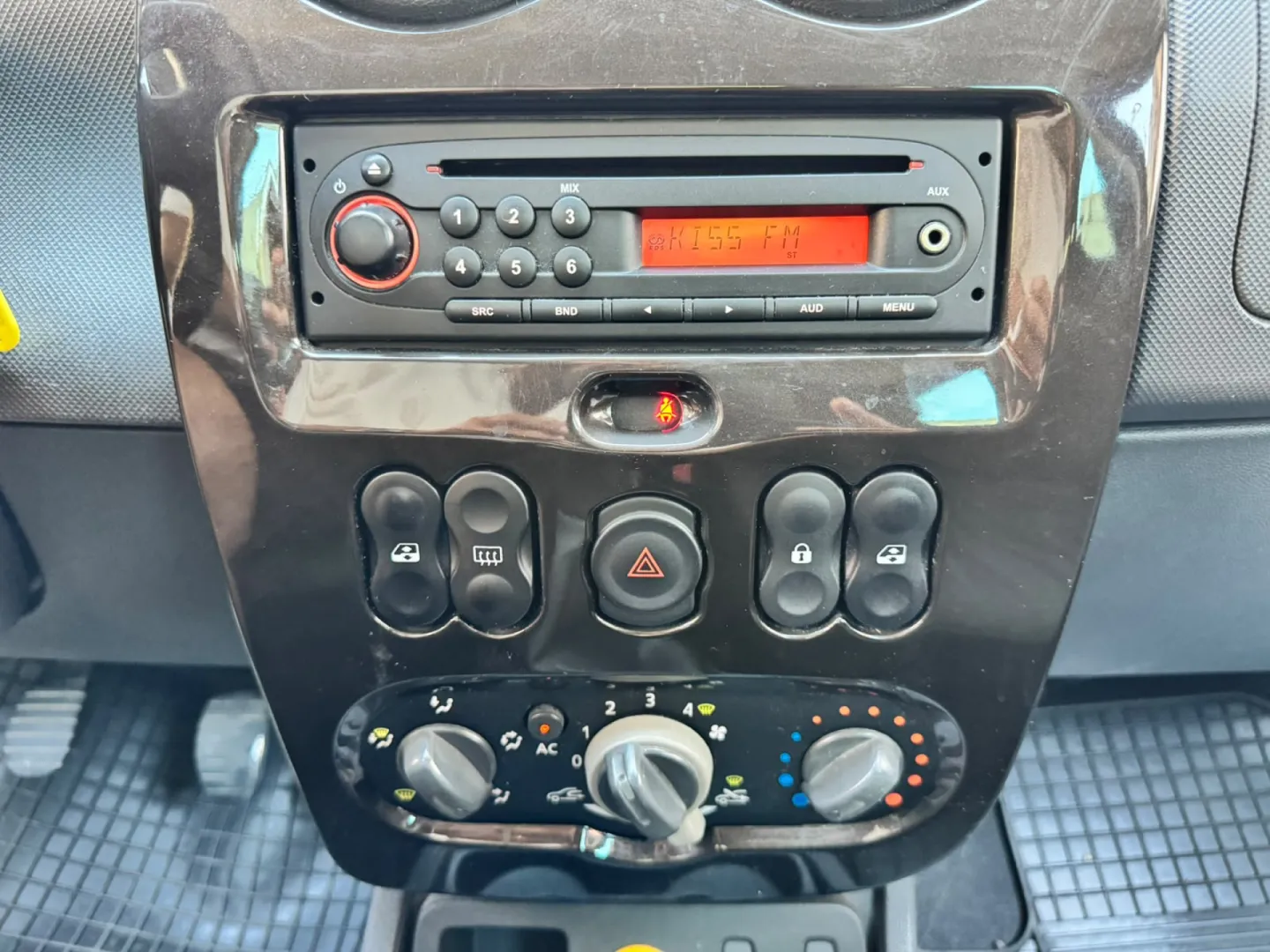 Cumpara/ Vinde online Dacia Duster 2011 SH, la cel mai bun pret pentru tine!