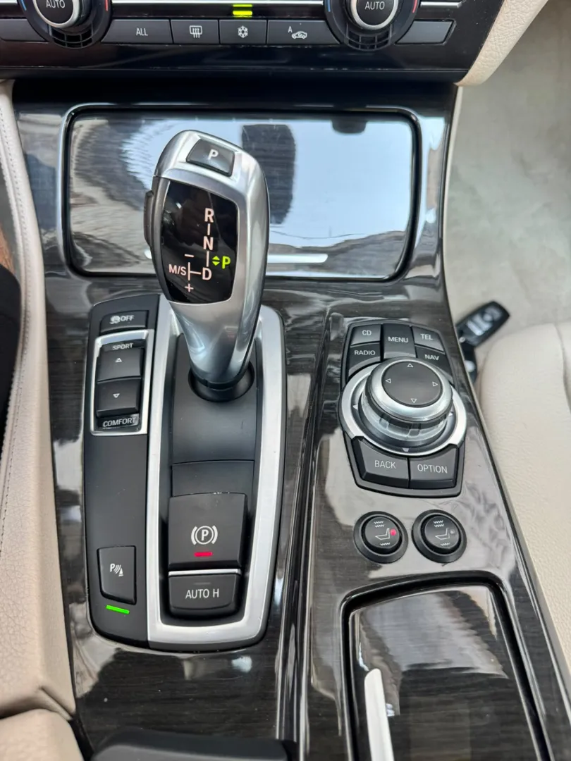 Cumpara/ Vinde online BMW 5 Series 2012 SH, la cel mai bun pret pentru tine!