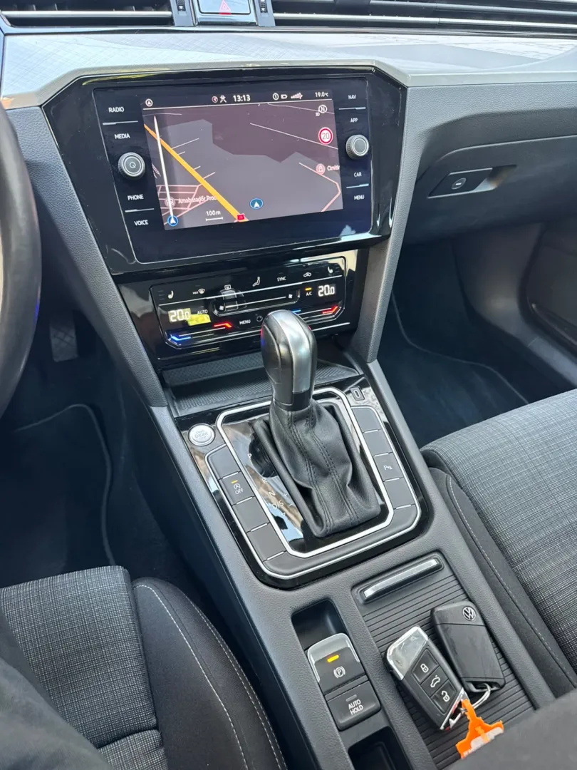 Cumpara/ Vinde online Volkswagen Passat 2021 SH, la cel mai bun pret pentru tine!