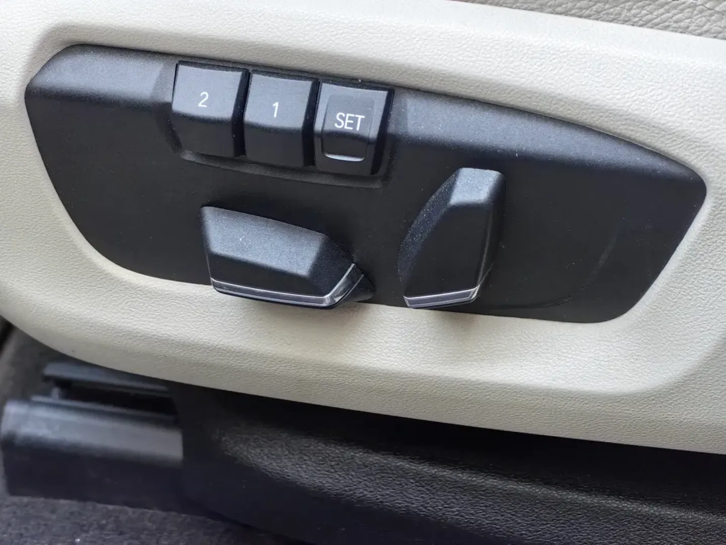 Cumpara/ Vinde online BMW X6 2015 SH, la cel mai bun pret pentru tine!