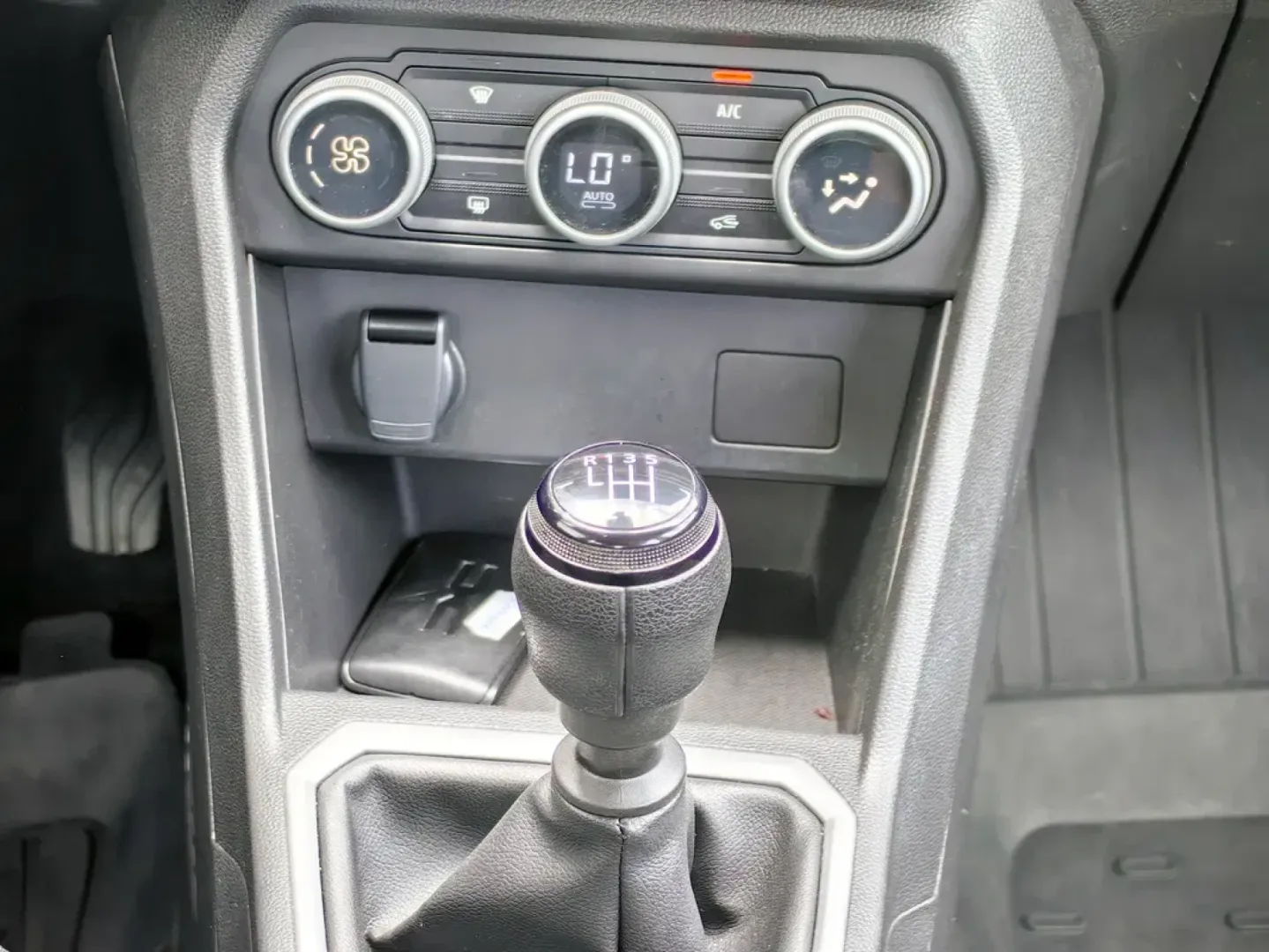 Cumpara/ Vinde online Dacia Logan 2024 SH, la cel mai bun pret pentru tine!