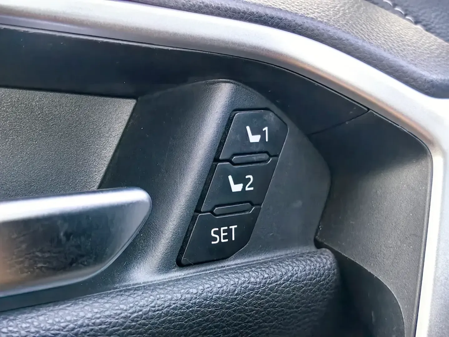 Cumpara/ Vinde online Toyota RAV 4 2021 SH, la cel mai bun pret pentru tine!