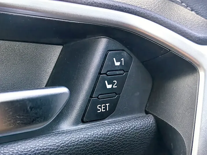 Cumpără / Vinde Toyota RAV 4 2021 SH, la cel mai bun pret pentru tine!