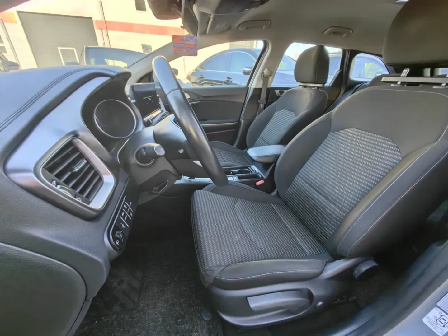 Cumpara/ Vinde online Kia Ceed 2024 SH, la cel mai bun pret pentru tine!