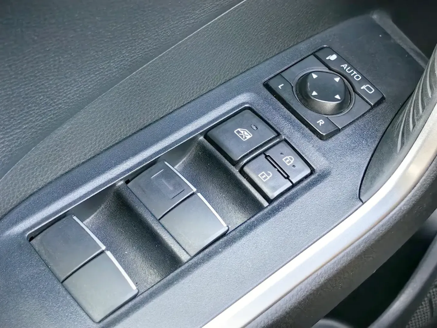 Cumpara/ Vinde online Toyota RAV 4 2021 SH, la cel mai bun pret pentru tine!