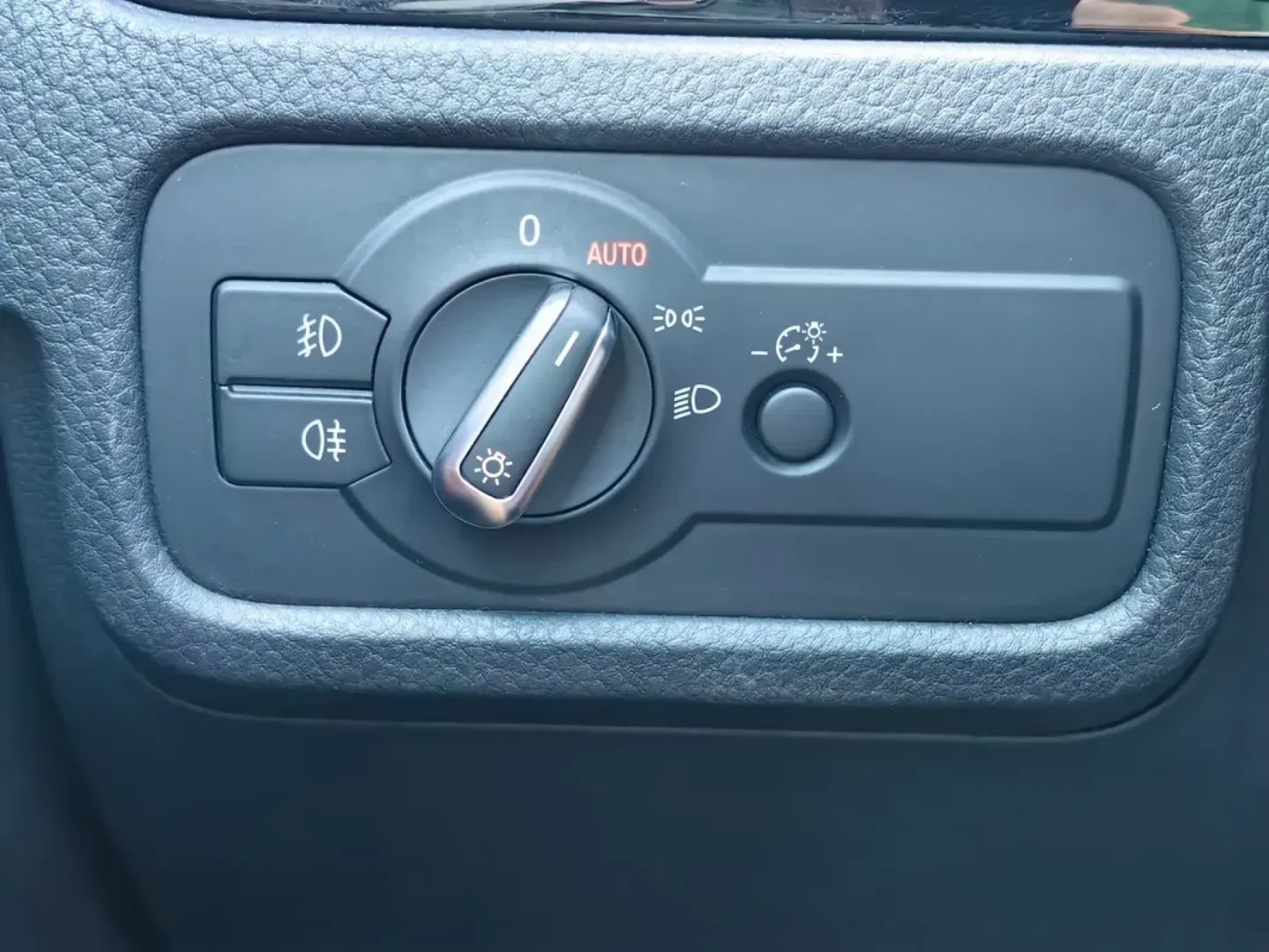Cumpara/ Vinde online Volkswagen Touareg 2017 SH, la cel mai bun pret pentru tine!