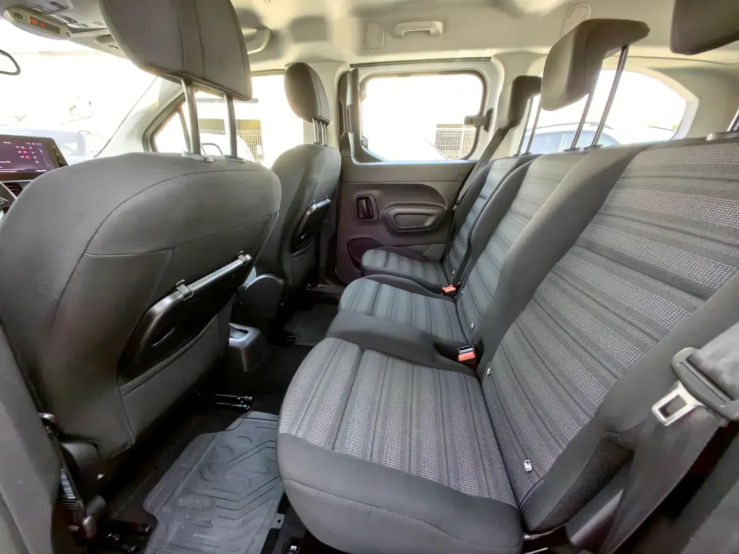 Cumpara/ Vinde online Opel Combo 2022 SH, la cel mai bun pret pentru tine!
