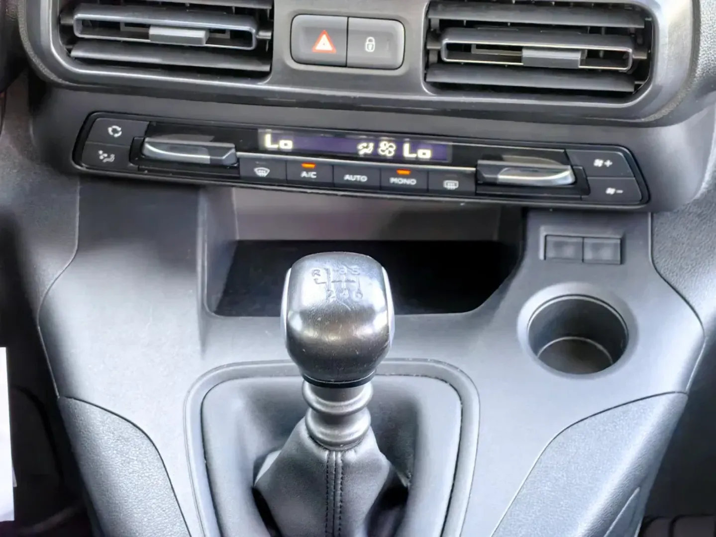 Cumpara/ Vinde online Opel Combo 2022 SH, la cel mai bun pret pentru tine!