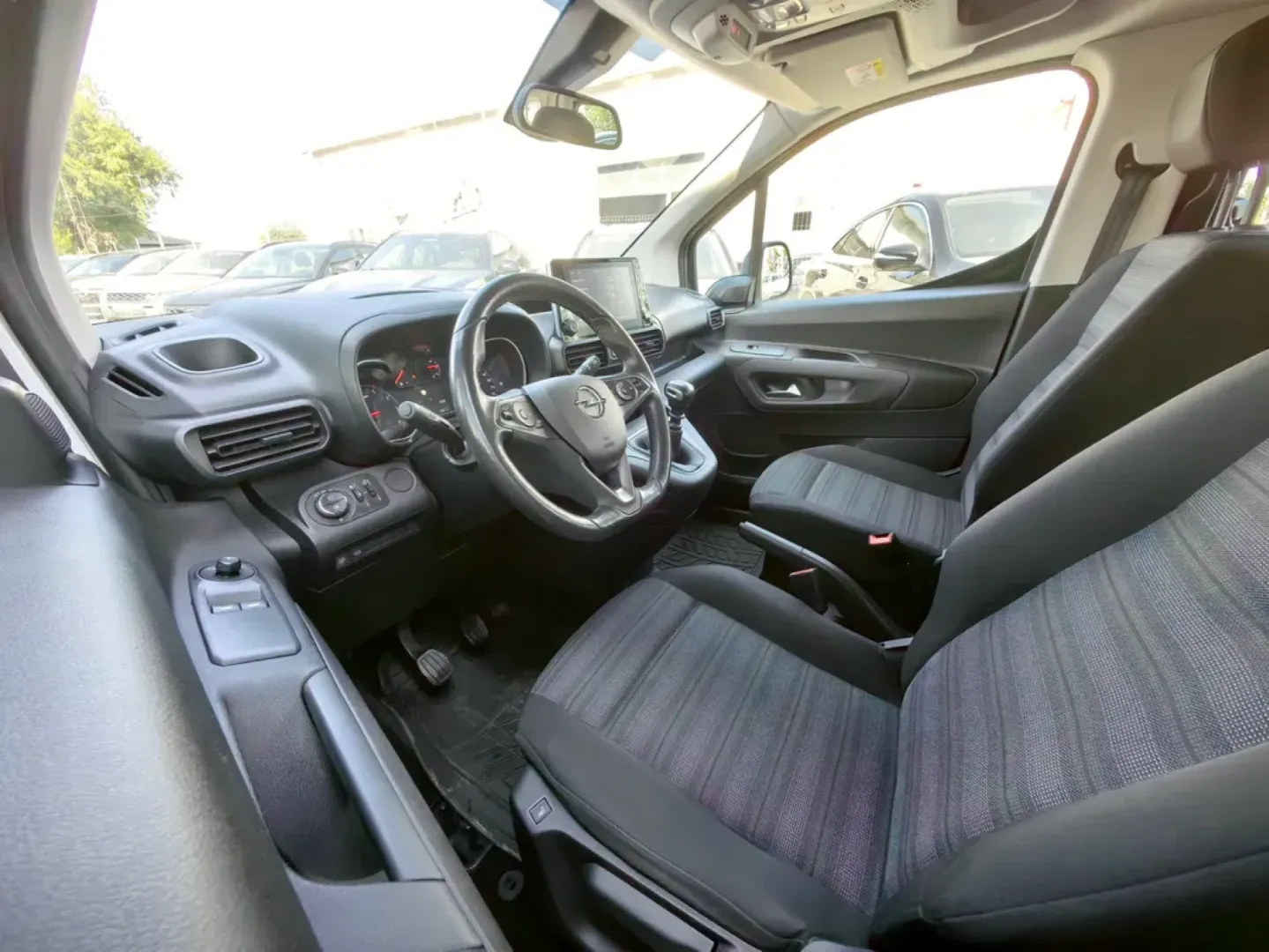 Cumpara/ Vinde online Opel Combo 2022 SH, la cel mai bun pret pentru tine!