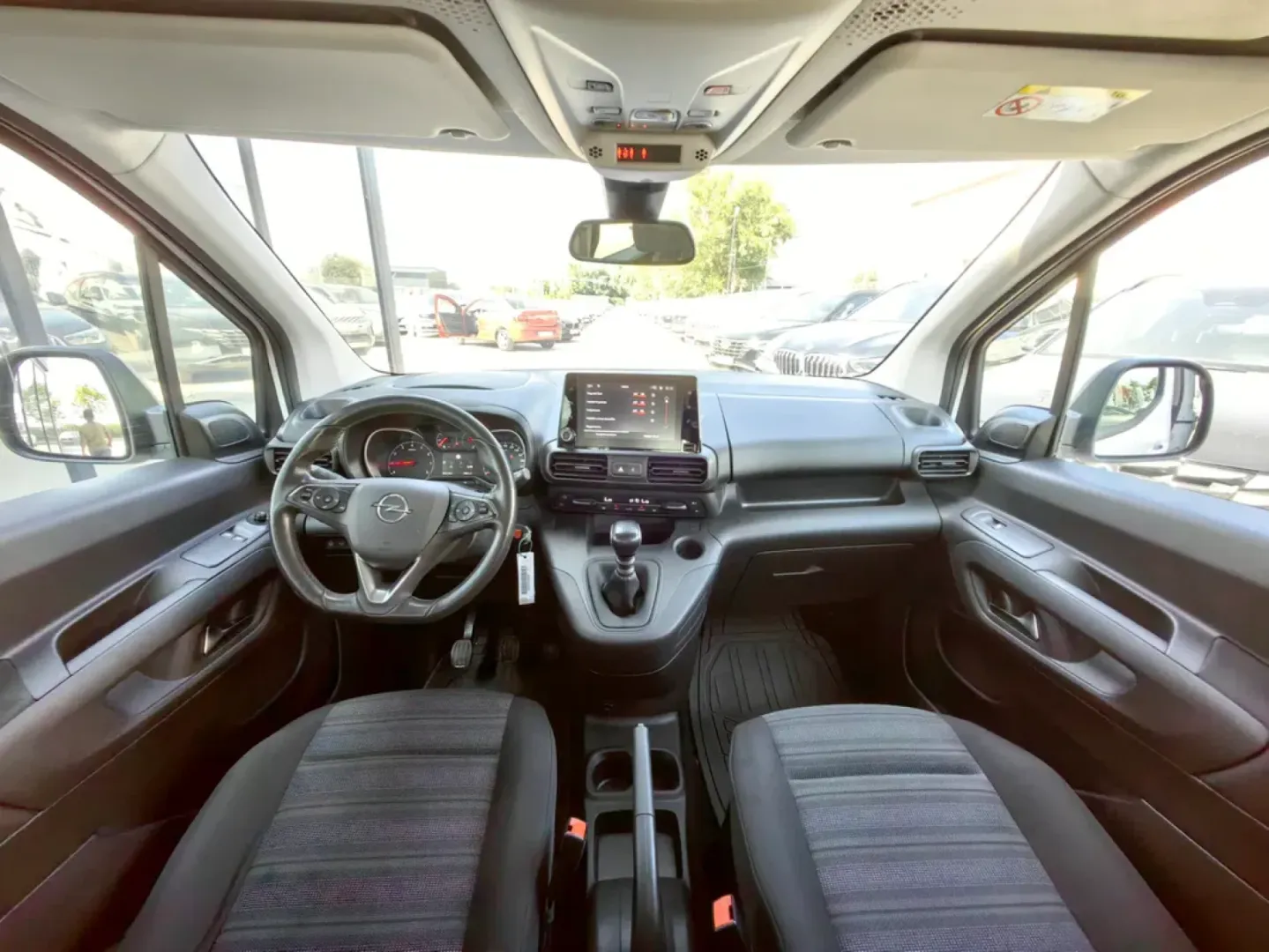 Cumpara/ Vinde online Opel Combo 2022 SH, la cel mai bun pret pentru tine!