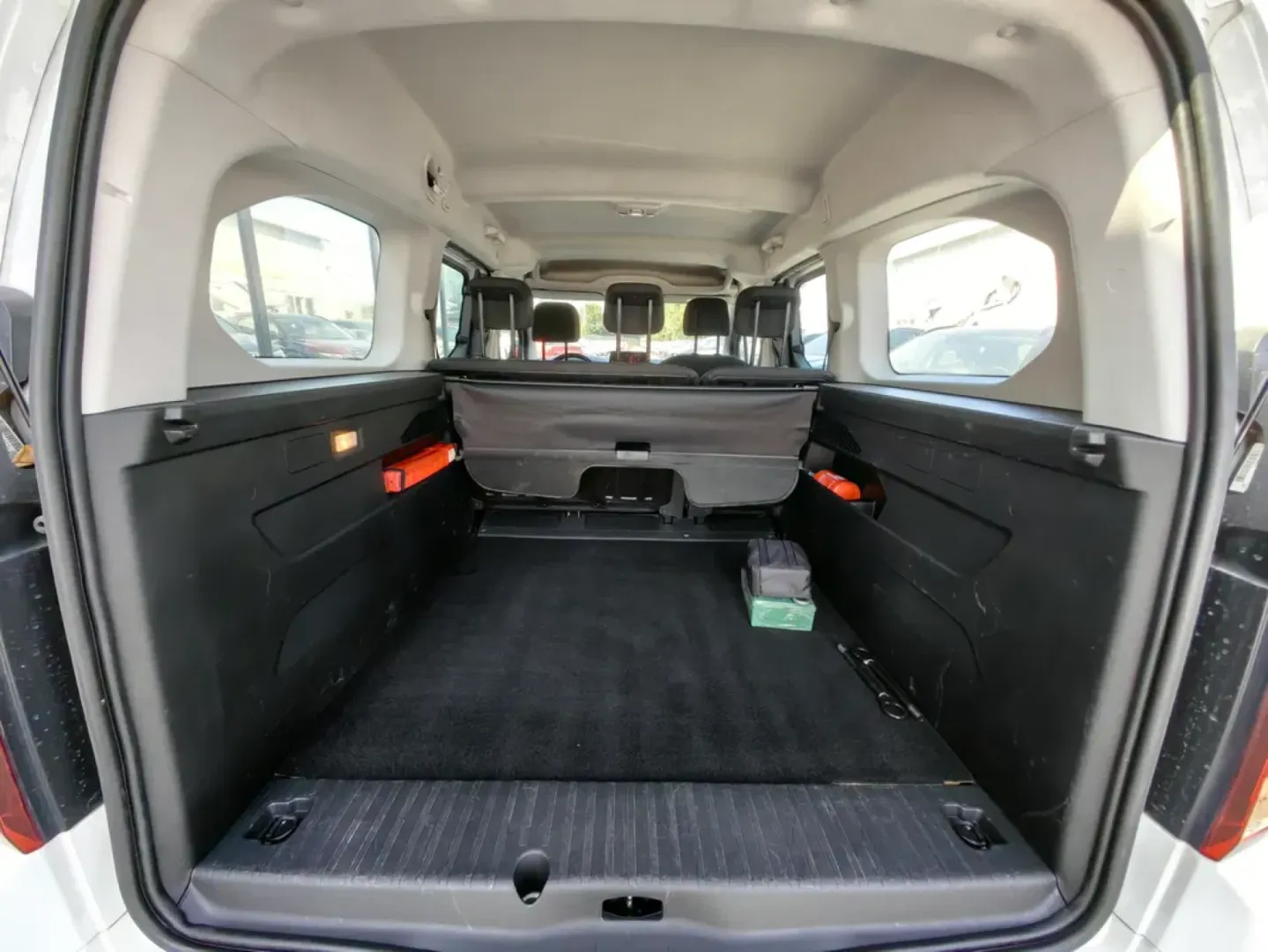 Cumpara/ Vinde online Opel Combo 2022 SH, la cel mai bun pret pentru tine!