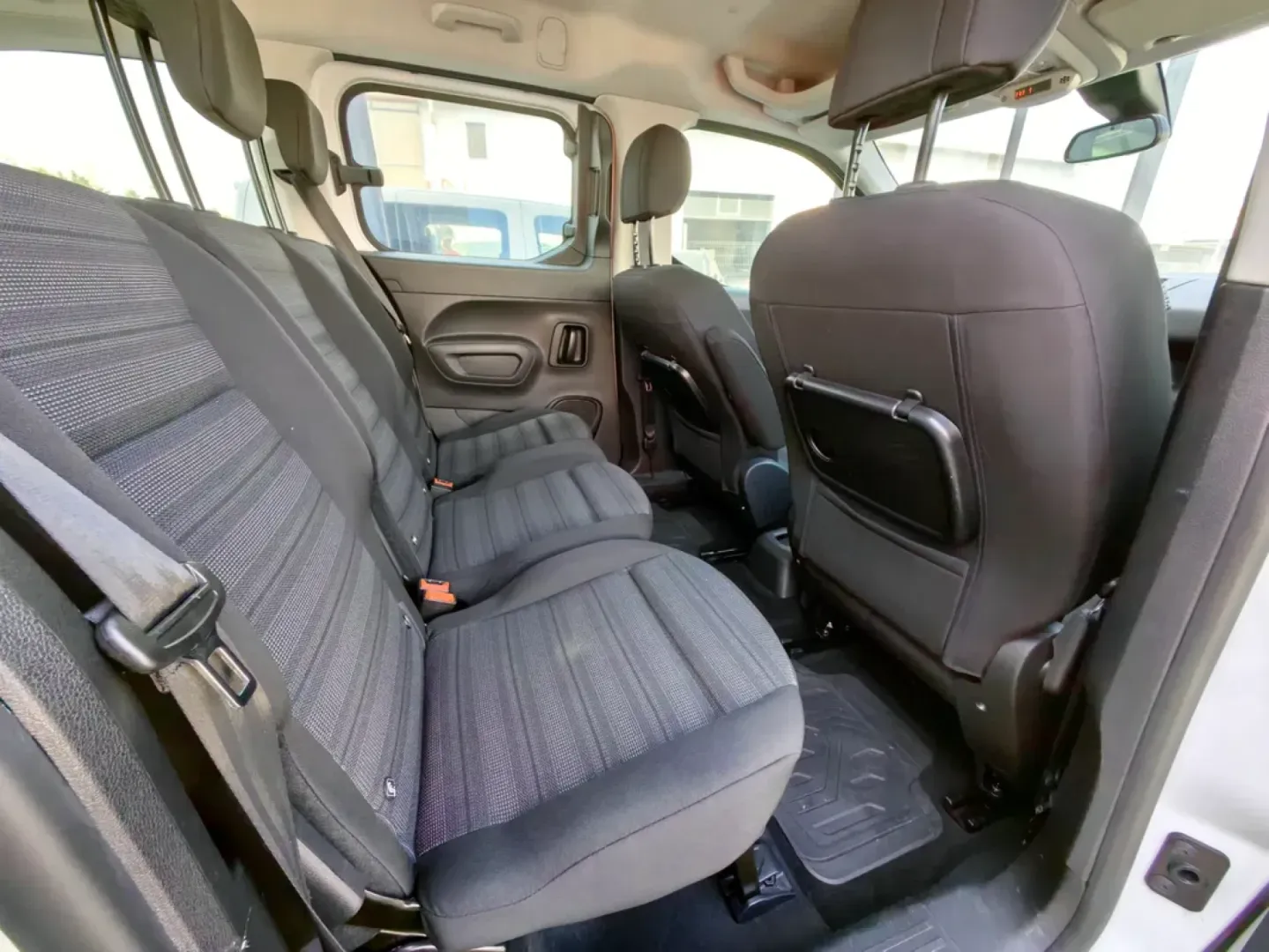 Cumpara/ Vinde online Opel Combo 2022 SH, la cel mai bun pret pentru tine!