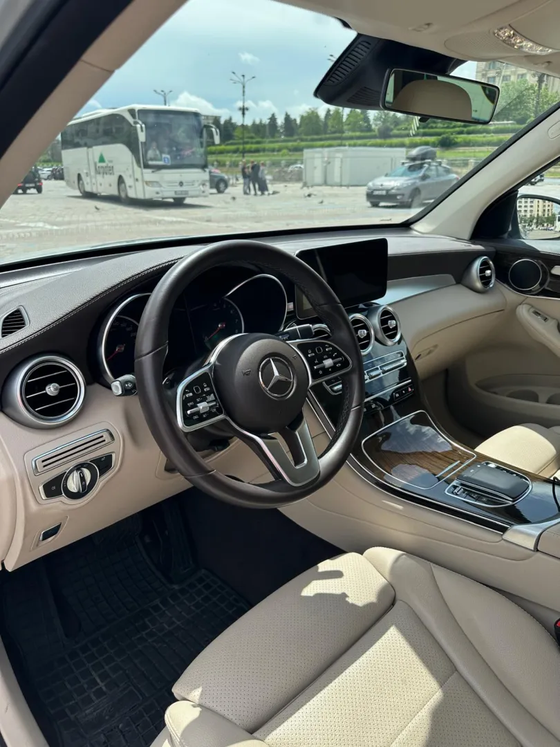 Cumpara/ Vinde online Mercedes-Benz GLC 300 2021 SH, la cel mai bun pret pentru tine!