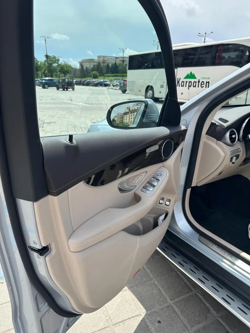 Cumpara/ Vinde online Mercedes-Benz GLC 300 2021 SH, la cel mai bun pret pentru tine!