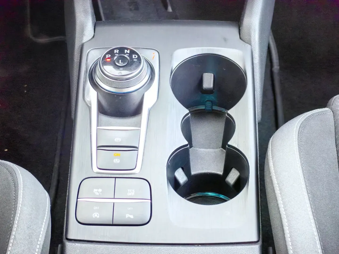 Cumpara/ Vinde online Ford Focus 2021 SH, la cel mai bun pret pentru tine!