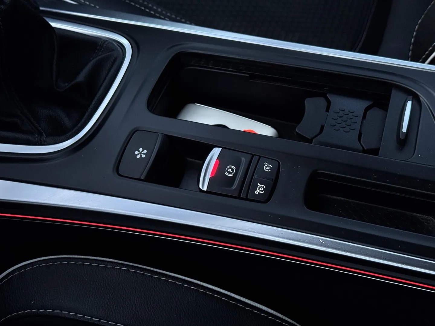 Cumpara/ Vinde online Renault  Megane 2016 SH, la cel mai bun pret pentru tine!
