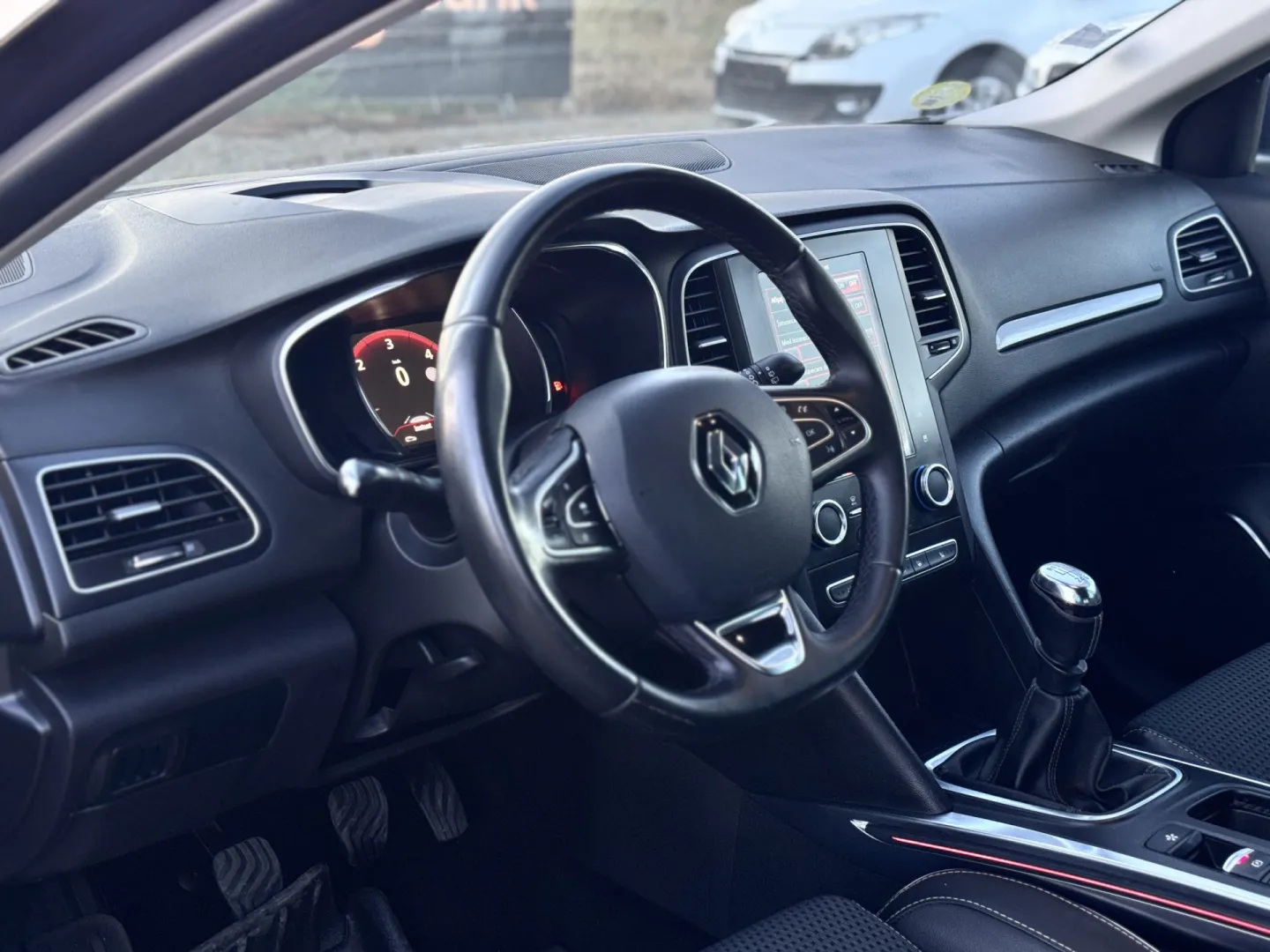 Cumpara/ Vinde online Renault  Megane 2016 SH, la cel mai bun pret pentru tine!
