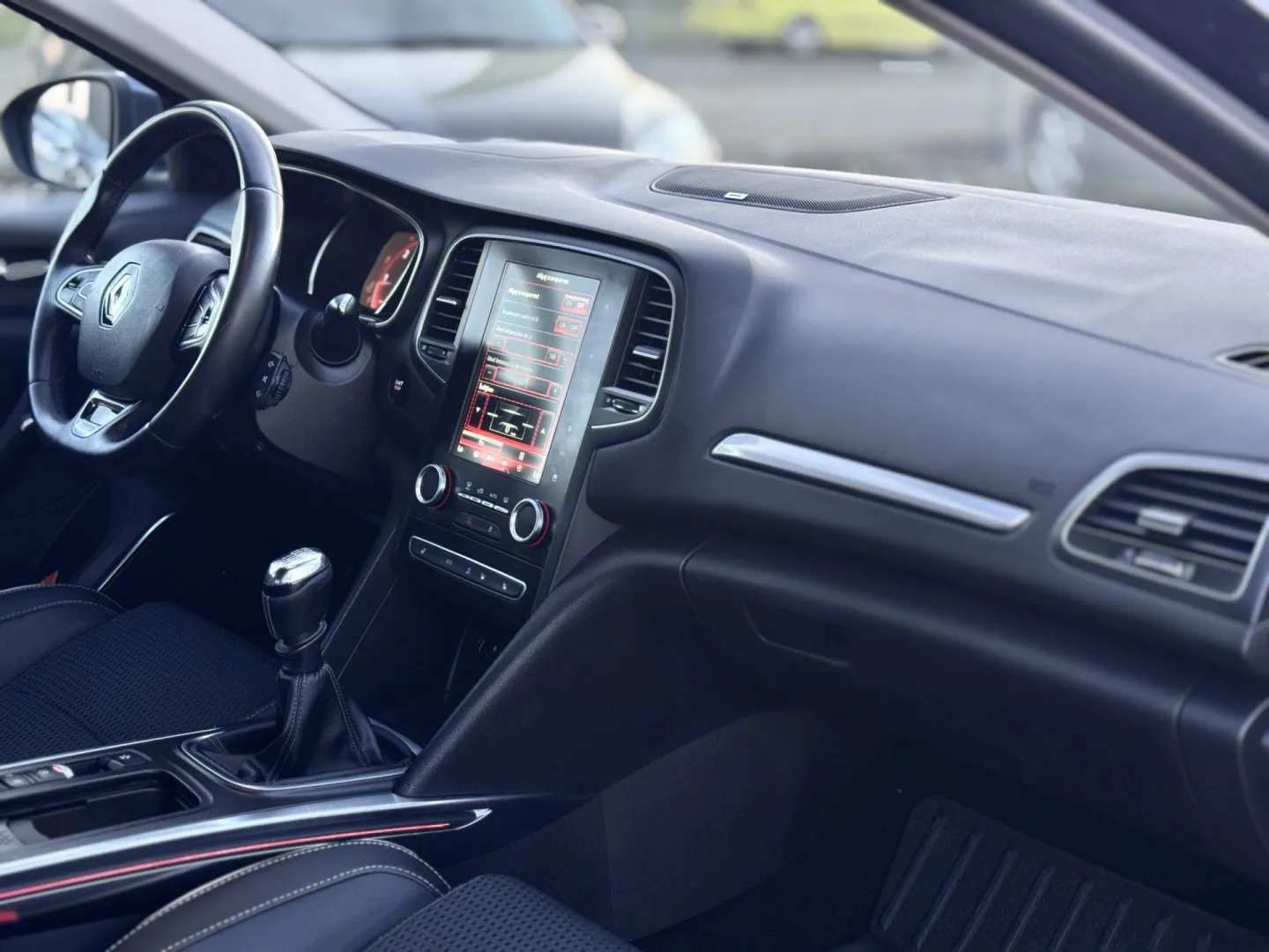 Cumpara/ Vinde online Renault  Megane 2016 SH, la cel mai bun pret pentru tine!