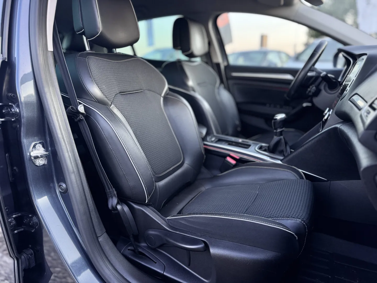 Cumpara/ Vinde online Renault  Megane 2016 SH, la cel mai bun pret pentru tine!