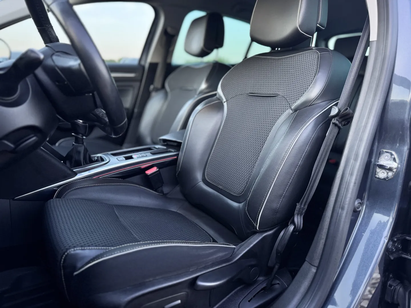 Cumpara/ Vinde online Renault  Megane 2016 SH, la cel mai bun pret pentru tine!