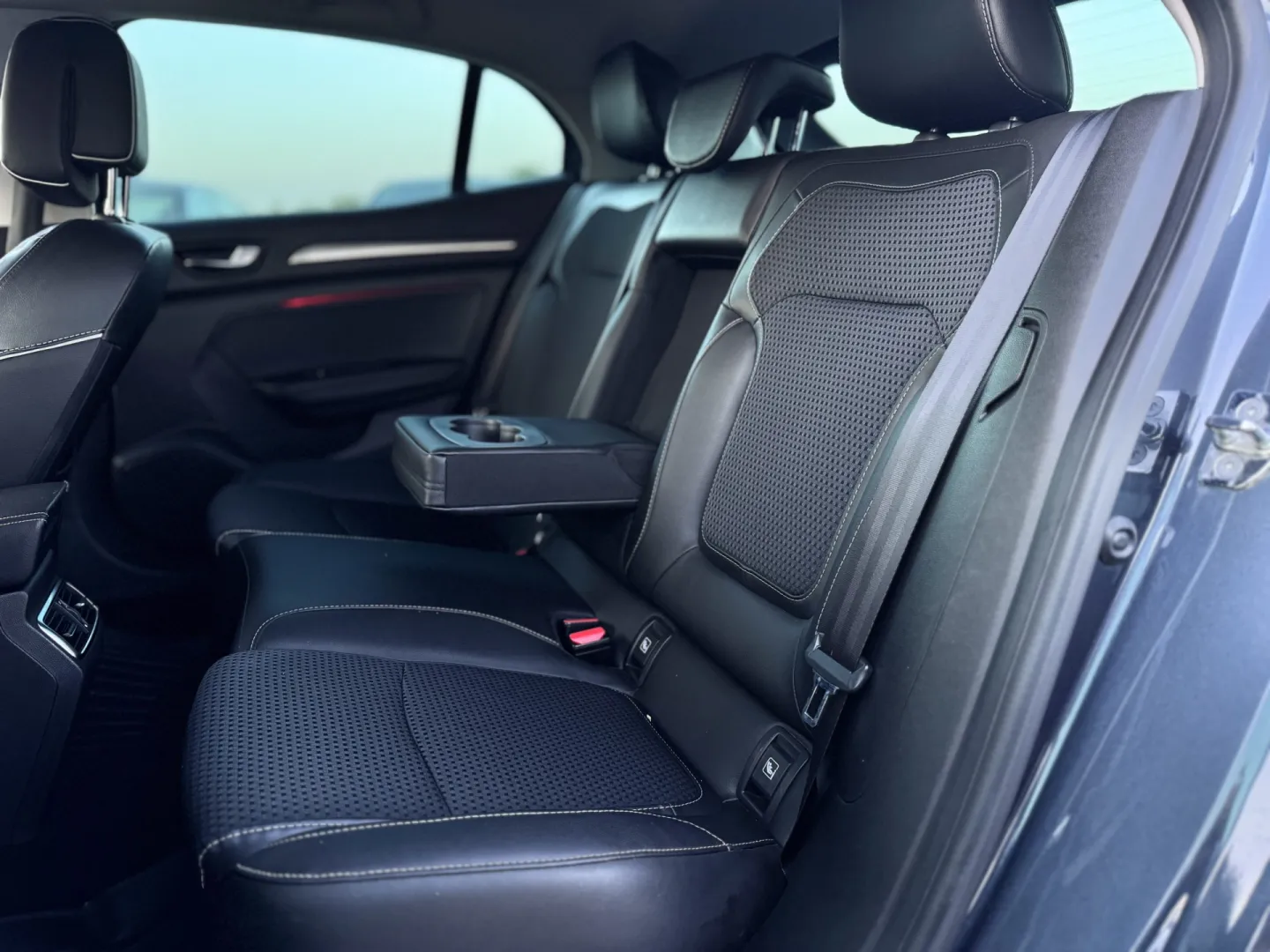 Cumpara/ Vinde online Renault  Megane 2016 SH, la cel mai bun pret pentru tine!